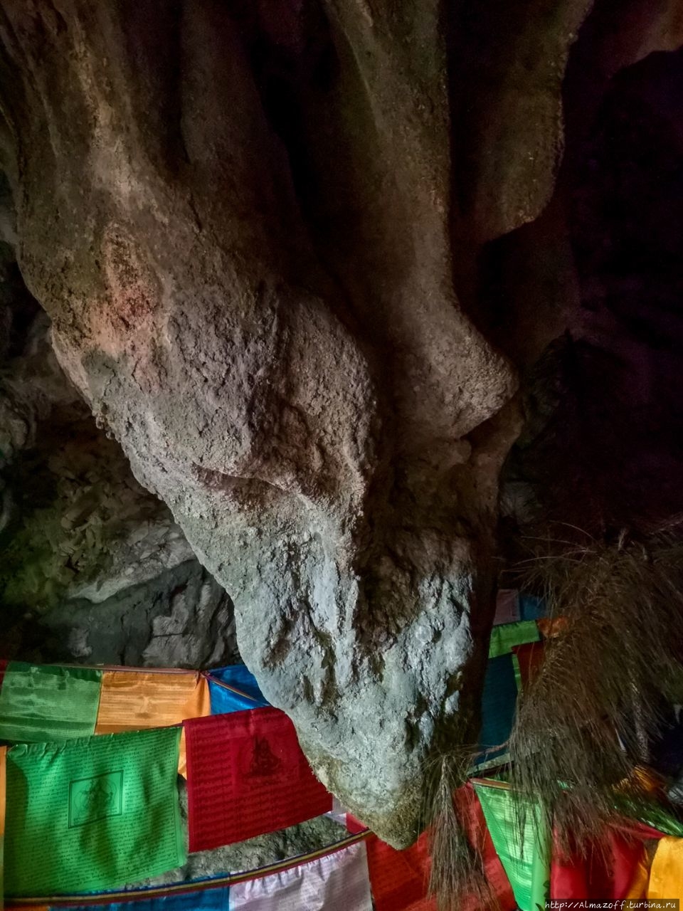 Пустой монастырь Кагью, пещера и история одного отшельника.