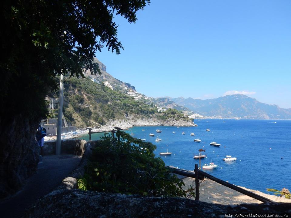 Costiera Amalfitana — панорама от Furore до Conca dei marini Конка-деи-Марини, Италия