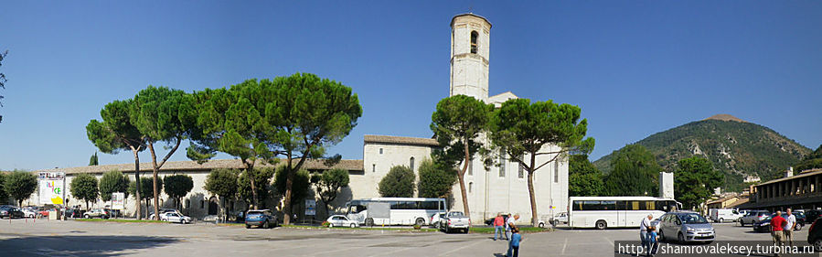 Губбио. Лоджия стрелков и площадь 40 мучеников Губбио, Италия