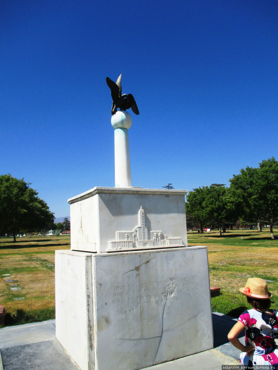 Кладбище и парк Valhalla Memorial Park Cemetery Лос-Анжелес, CША