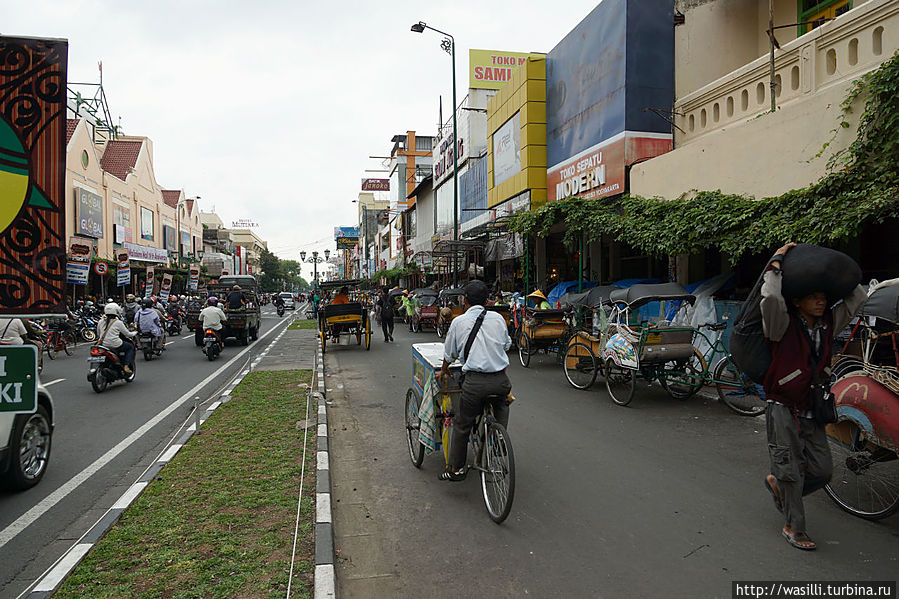 Торговая улица. Джокьякарта.