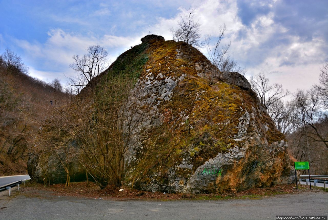 Девичий (Казачий) камень Каменномостский, Россия
