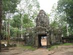 Западные ворота-гопуры с ликами в храме Та Сом