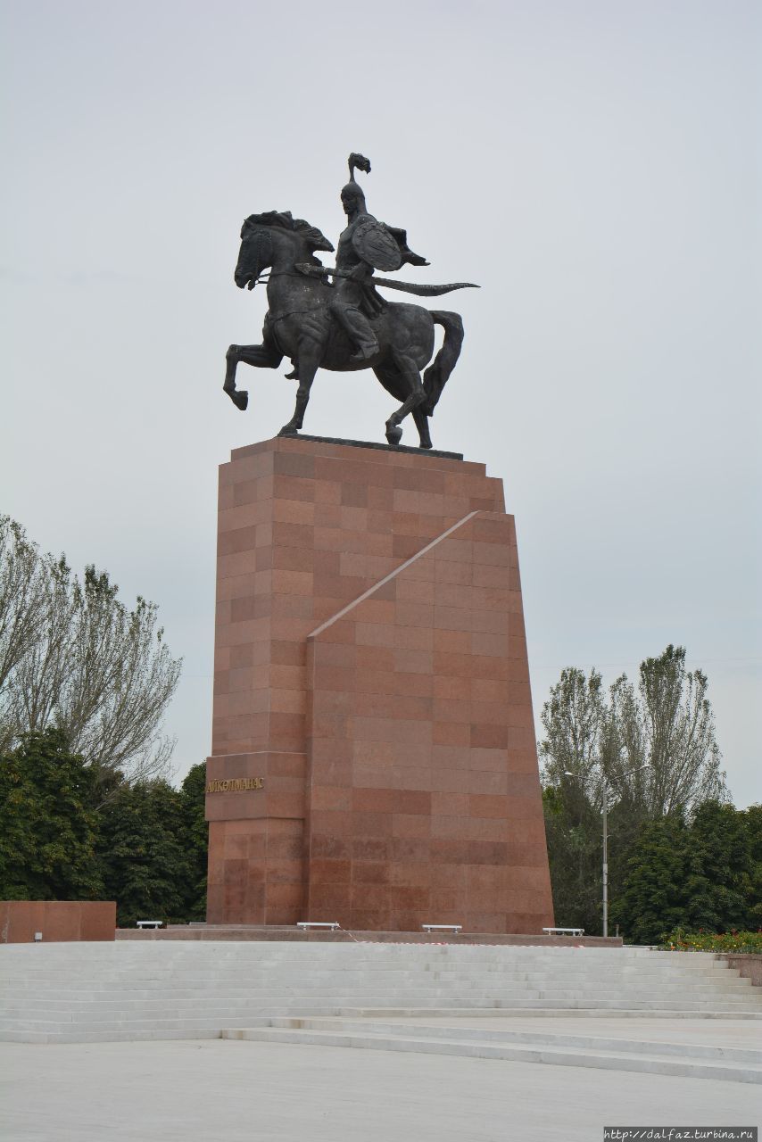 Памятник Манасу Бишкек, Киргизия