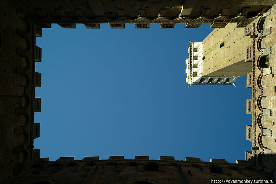 Внутренний двор Палаццо Публико