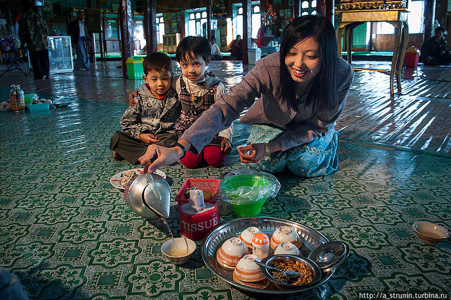 Монахи озера Инле Озеро Инле, Мьянма