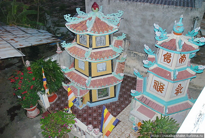 Двухэтажный храм с горой и штурвалом Муй-Не, Вьетнам