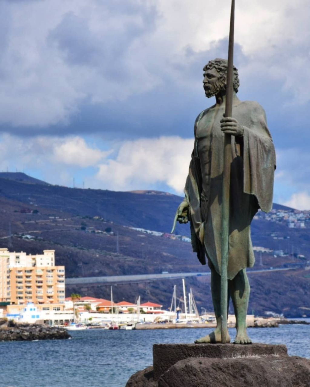 Статуи Гуанчи Канделария, остров Тенерифе, Испания