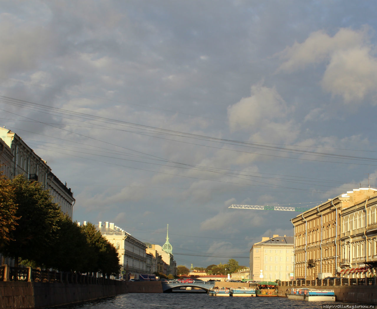 Синий мост через Мойку. Ширина его почти 100ьметров Санкт-Петербург, Россия