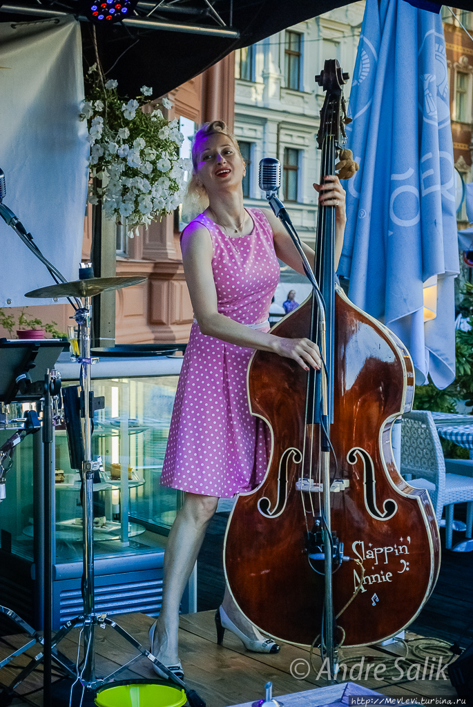 Флешмоб. Обнимашки .Старая Рига. Домская площадь. Рига, Латвия