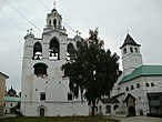 На его территории находятся три самые древние постройки Ярославля: Спасо-Преображенский собор (1516), Настоятельские покои (16 век), Святые ворота (1516).