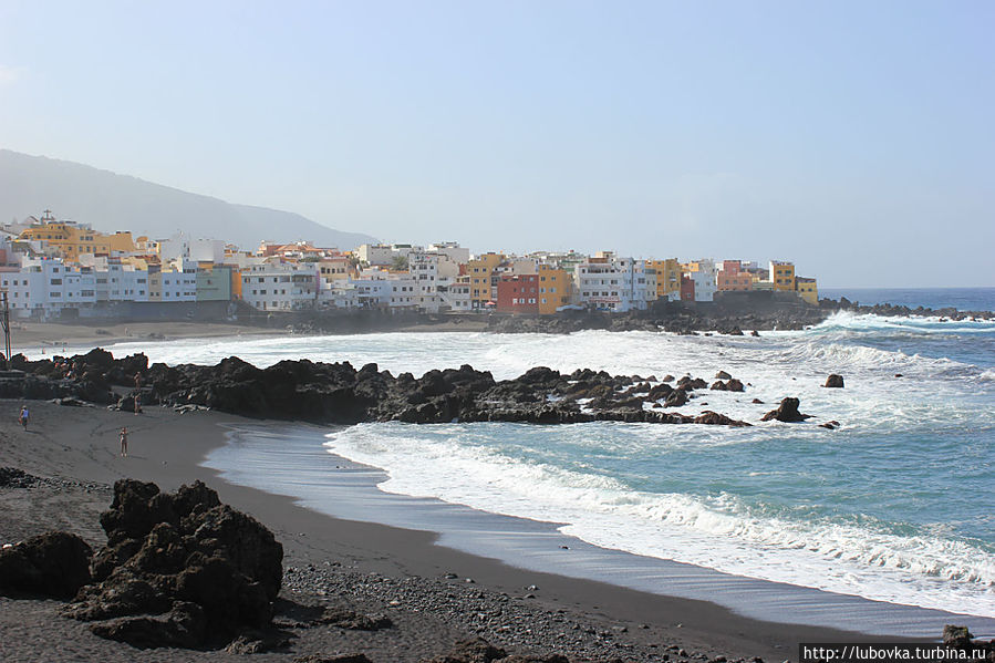 Чёрный песок на Пляже в г.Пуэрто де ла Крус. Сан-Андрес, остров Тенерифе, Испания
