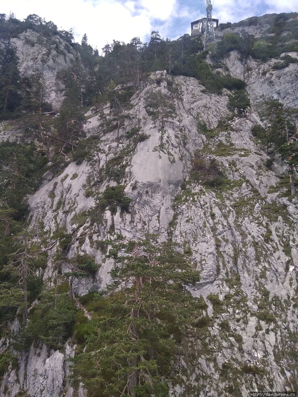 Хоэнверфен — соколиное гнездо на высокой горе. Верфен, Австрия