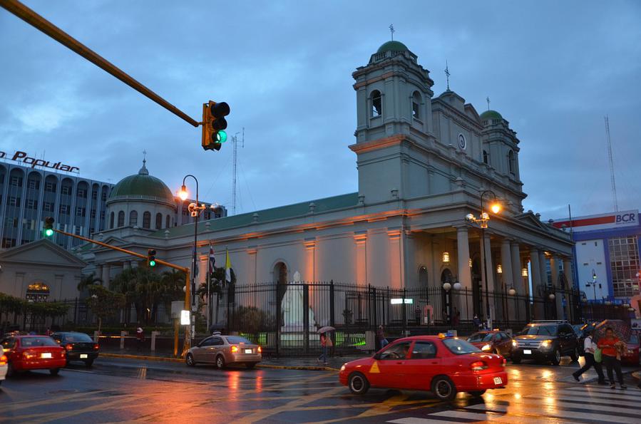 Еще одна центральная площадь — с собором Сан-Хосе, Коста-Рика