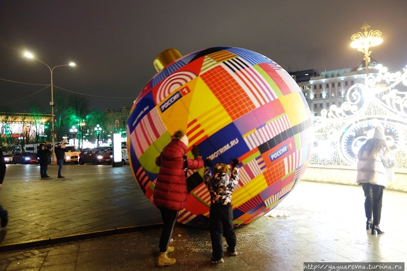 Между Пушкинской и Манежной. Красота и немного цифр. Москва, Россия
