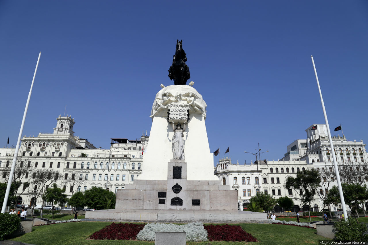 Площадь генерала Хосе Франсиско де Сан Мартин. Генерал является национальным героем Аргентины Лима, Перу