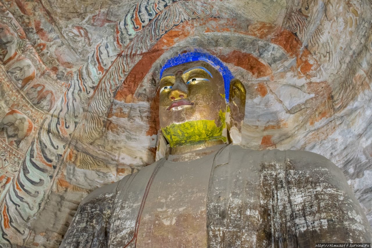 Статуя Будды Шакьямуни в 