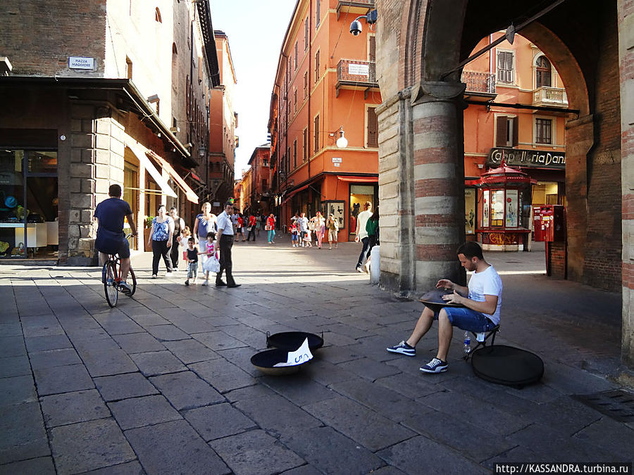 Квадратная пицца Болонья, Италия