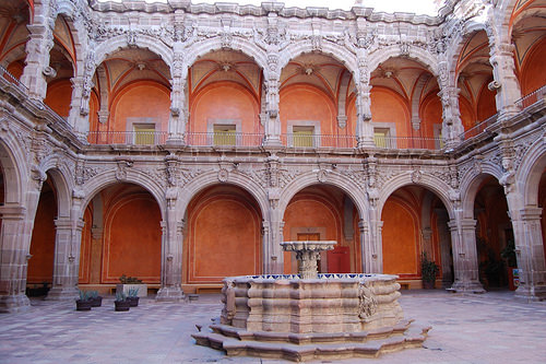 Музей искусств (б. монастырь Св. Августина) / Museo de Arte (ex-Convento de San Agustín)