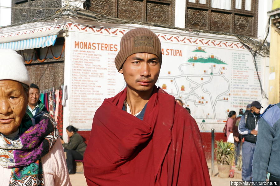 Старейшая  и  крупнейшая  буддийская  ступа Боднахт... Катманду, Непал