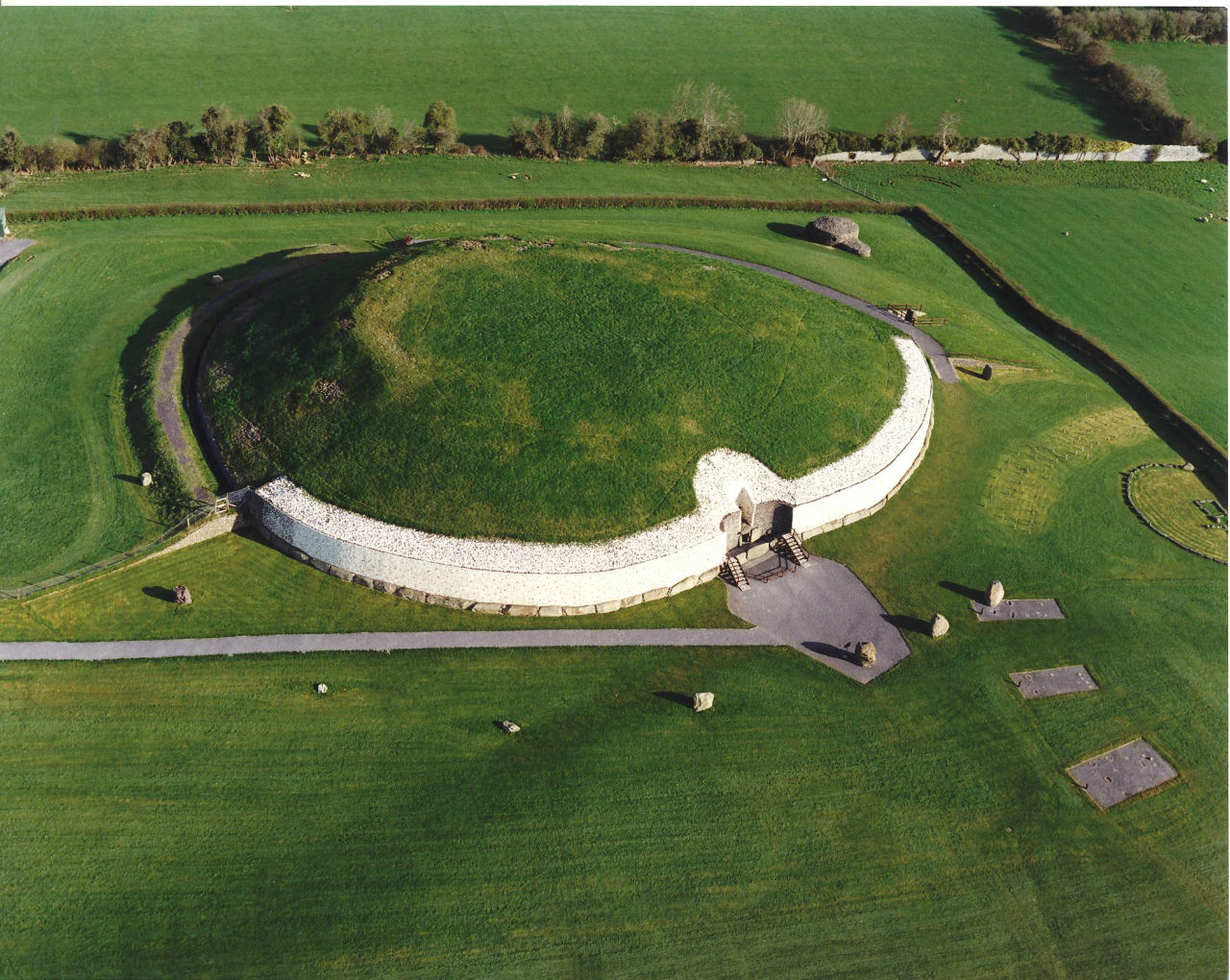 Ньюгрейндж курган / Newgrange burial complex