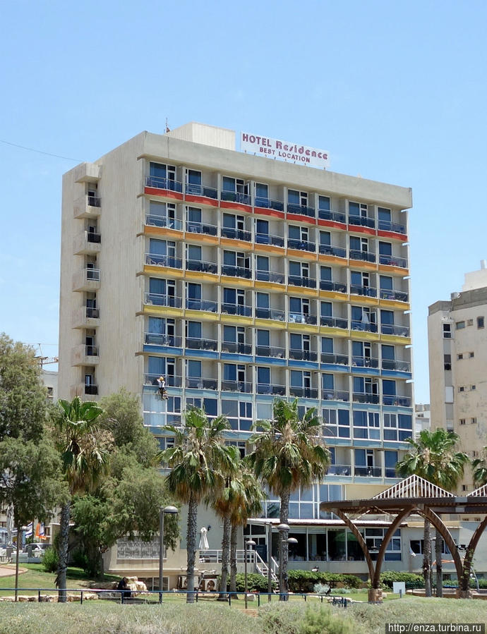 Вид на отель от лифта на пляж Нетания, Израиль