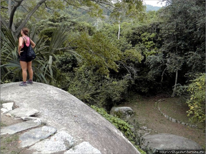Поразил этот громадный камень. Такое впечатление, что он тщательно отшлифован и отполирован... Тайрона Национальный Парк, Колумбия
