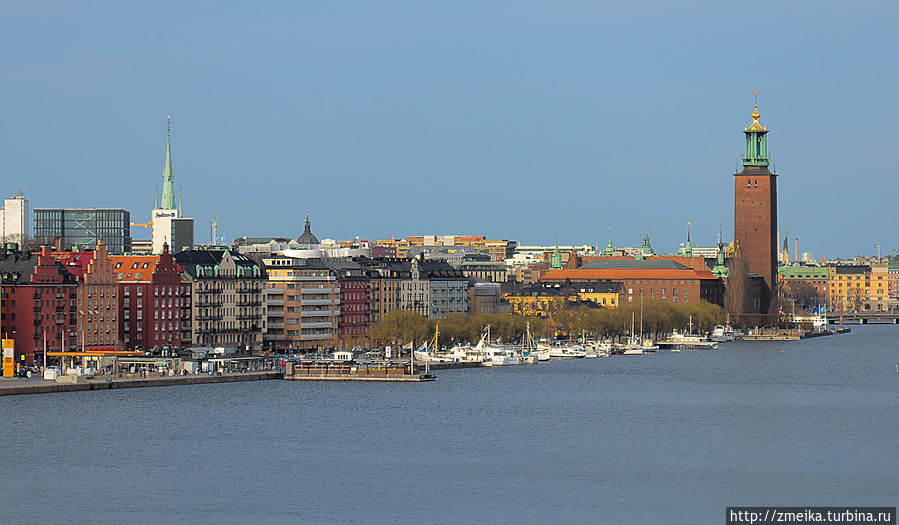 С него открывается довольно привычный для петербуржца вид — много неба, много воды, а посередине чуть-чуть домов :) Стокгольм, Швеция
