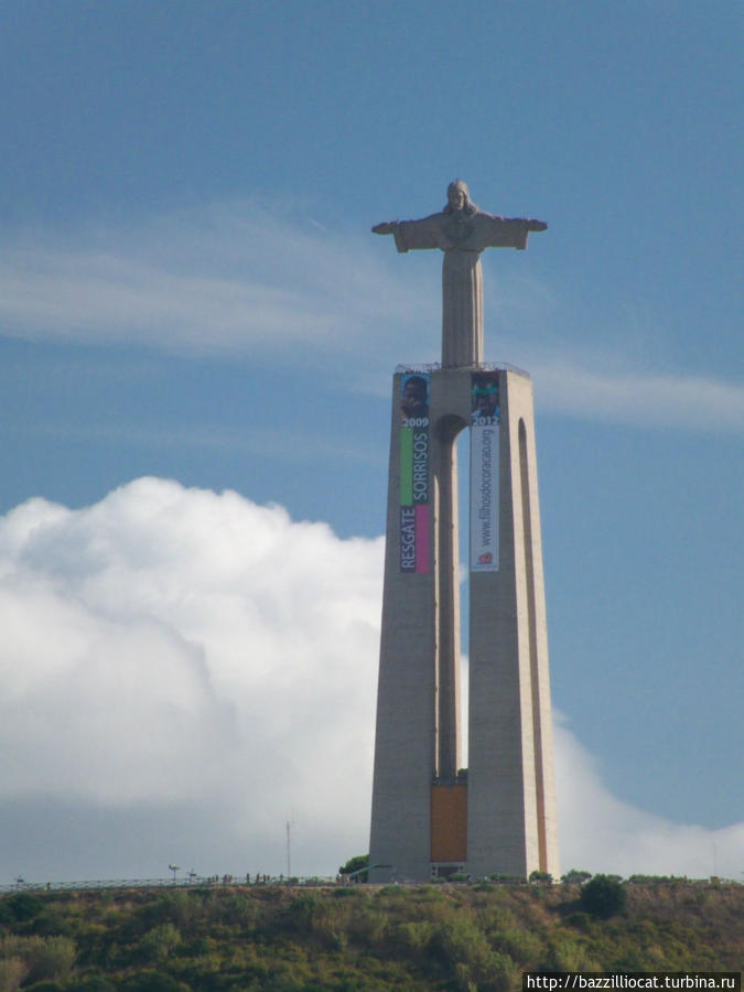 Кришту Рэй (Царь Христос) географически находится в городе Алмада напротив Лиссабона Лиссабон, Португалия