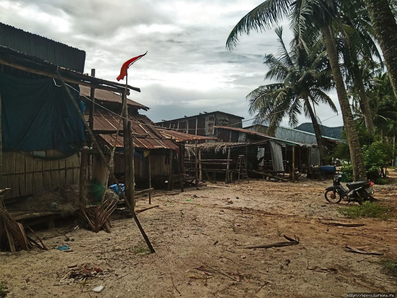 Местный колорит. Деревня вблизи Пляжа со Звёздами. Дуонг-Донг, Вьетнам
