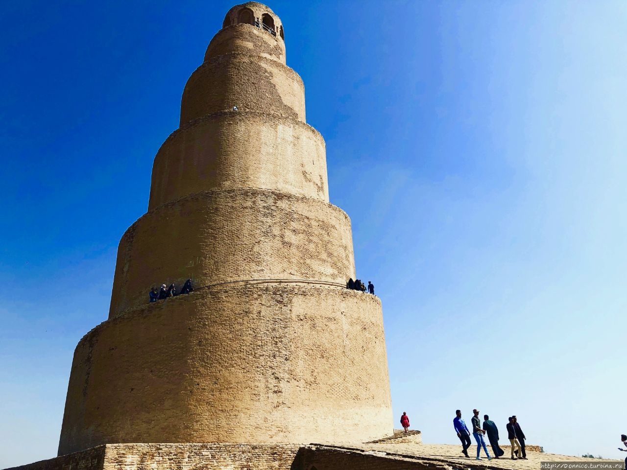 Башни пал. Башня в Самарре Ирак. Вавилонская башня Самарра. Башня- минарет в Самарре,. Спиральный минарет в Самарре.