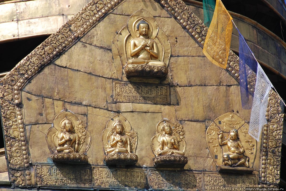 Торана с 5-ю Буддами Катманду, Непал