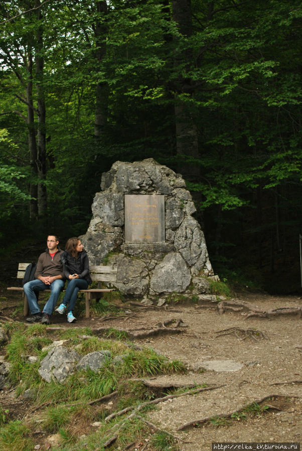 Марияденкмаль — мемориальный камень в память о королеве Марии, матери Людвига 2 Баварского Мюнхен, Германия