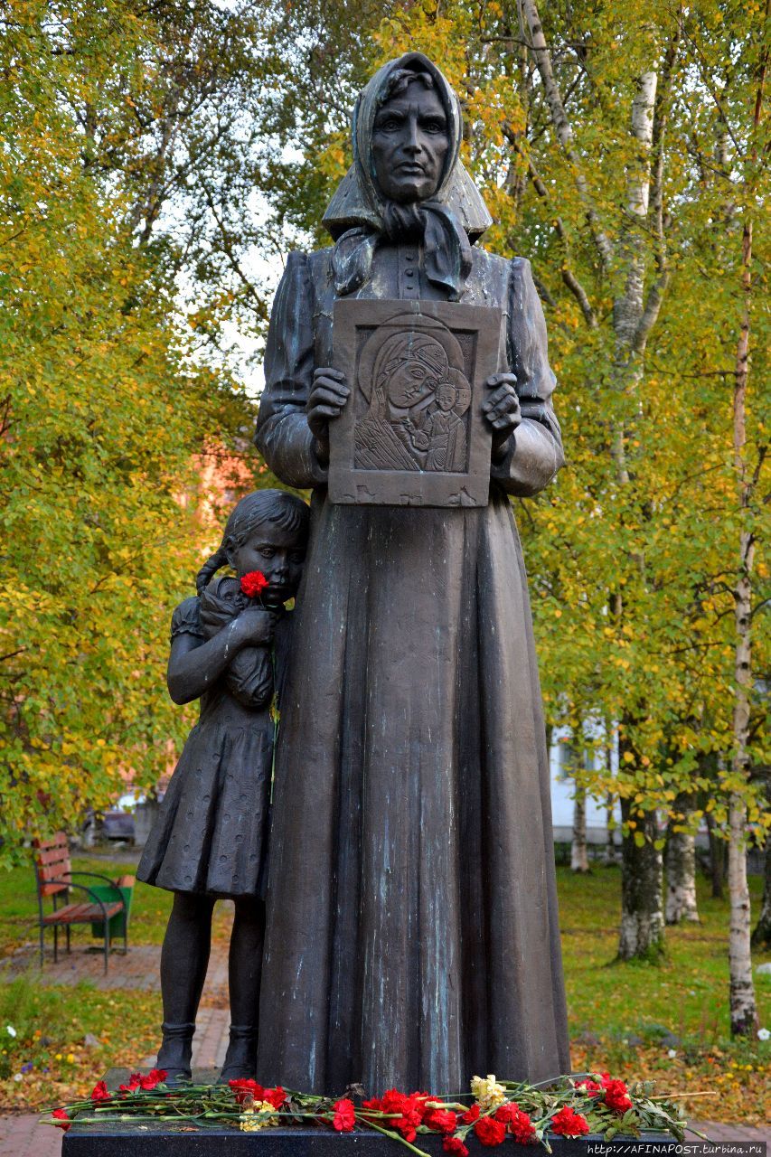 Памятники архангельска. Чумбаровка Архангельск памятники. Памятники на Чумбаровке в Архангельске. Скульптуры Чумбарова Лучинского. Архангельск Чумбарова.