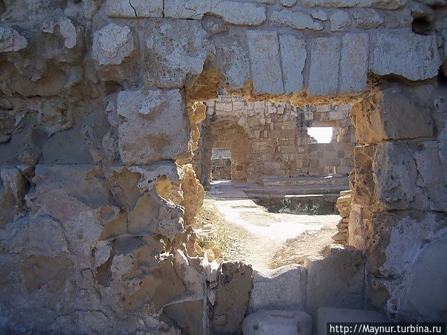 Руины у моря Кипр