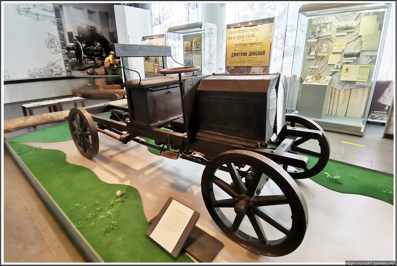 Автомобиль был создан мастером-самоучкой Д. Н. го Петуниным в 1914 году в Верхней Туре. Машина почти полностью состоит из дерева, даже в моторе имеются деревянные части. Мотор одноцилиндровый, авторской конструкции, блок цилиндра состоит из батарей парового отопления. Мощность двигателя 6 лошадиных сил, коробка скоростей трёхступенчатая: две скорости вперёд и одна — назад. Машина перевозила до 20 пудов груза, развивая скорость до 10 км/ч. В годы Великой Отечественной войны на ней перевозили различные грузы.