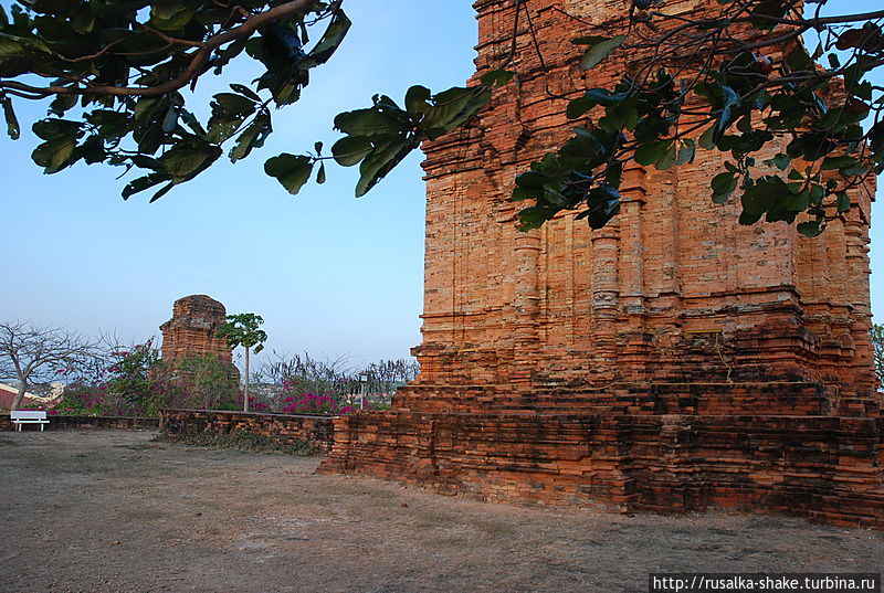 Чамские башни Фантхиет, Вьетнам