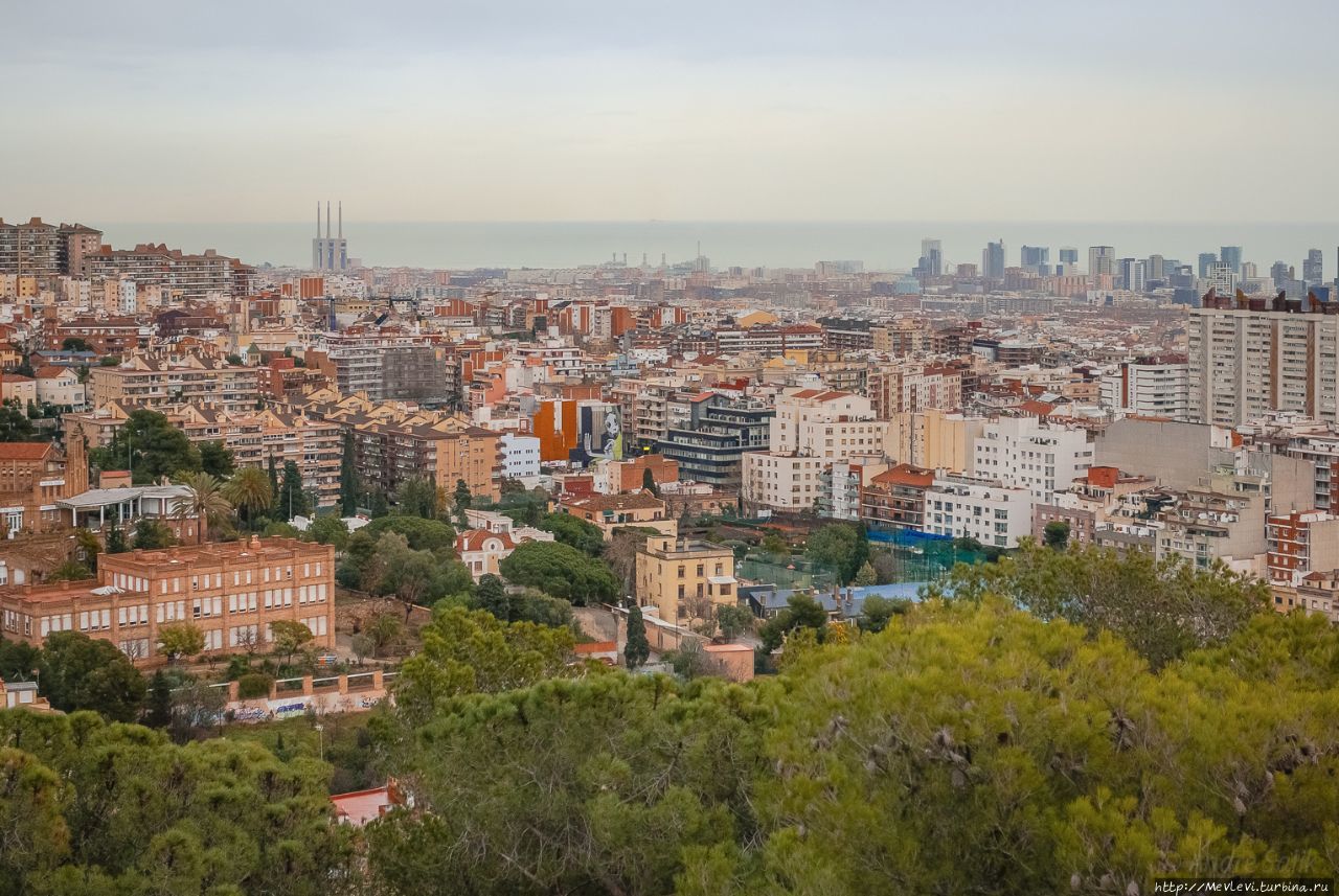 Вид на город со смотровой площадки. Холм Трех Крестов Барселона, Испания