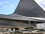 Церковь на площади Старого рынка. После 2-й мировой войны здесь, на месте казни Святой воительницы, был построен собор с крышей, по форме напоминающей костер.