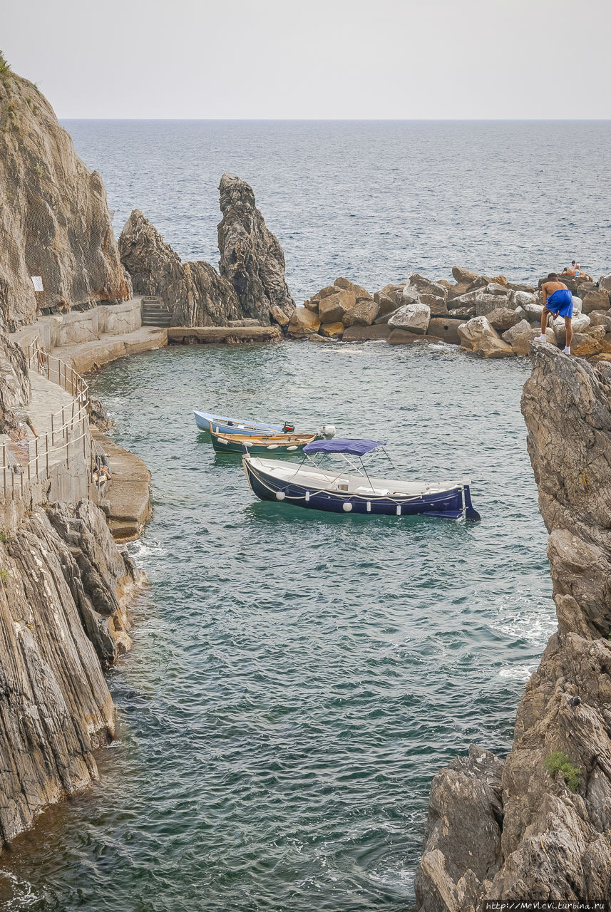 Город на скале Манарола, Италия