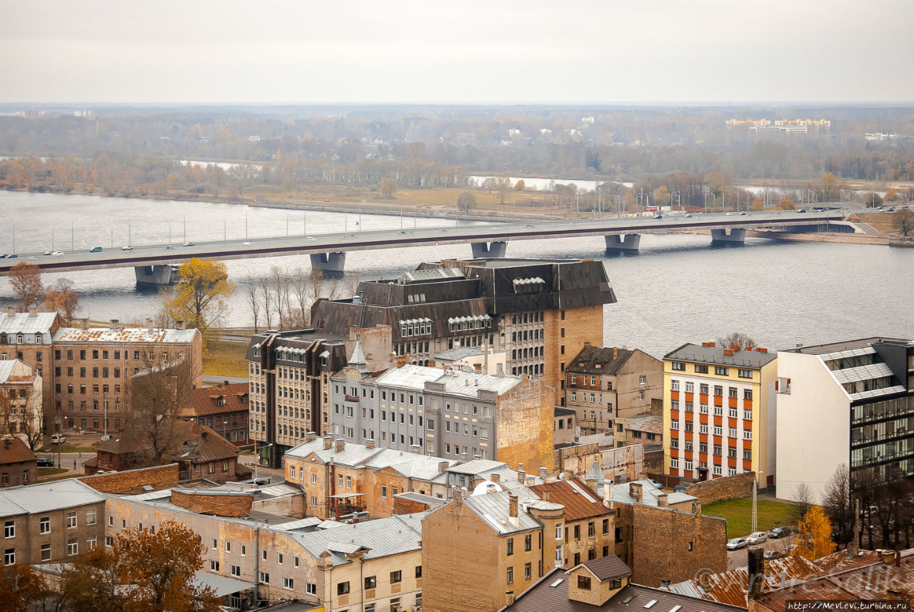 Под седым небом Рига, Латвия