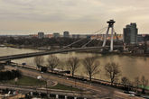 Новый мост в Братиславе возведен в 1972 году, он получил широкую известность благодаря своему футуристическому дизайну