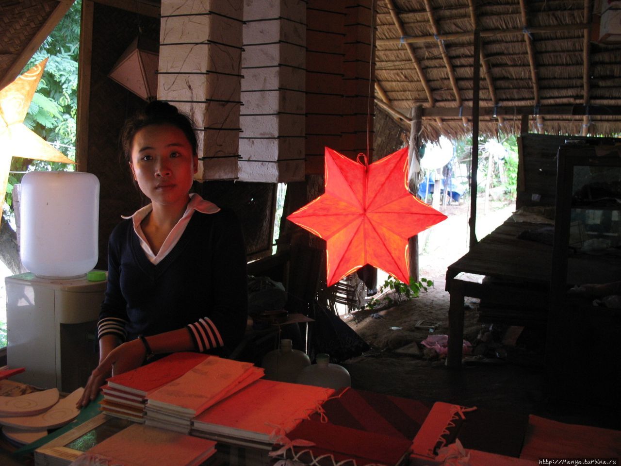 Бумажное производство в деревне Сангхонгпоса Луанг-Прабанг, Лаос