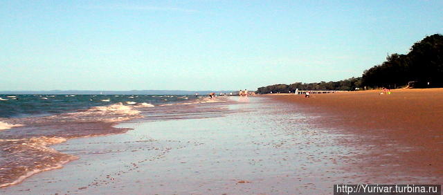 Пляжная линия Харви Бей на Восток Херви-Бей, Австралия