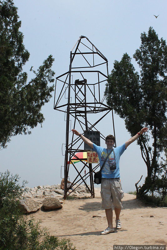 Алексей Коньков на вершине самой высокой пирамиды Сиань, Китай