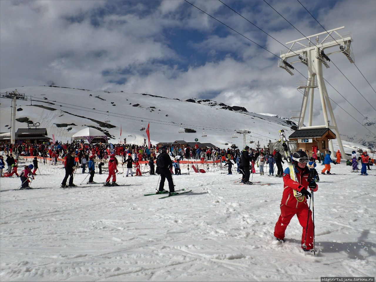 Три Долины в конце апреля -деревня Val Thorens Три Долины, Франция