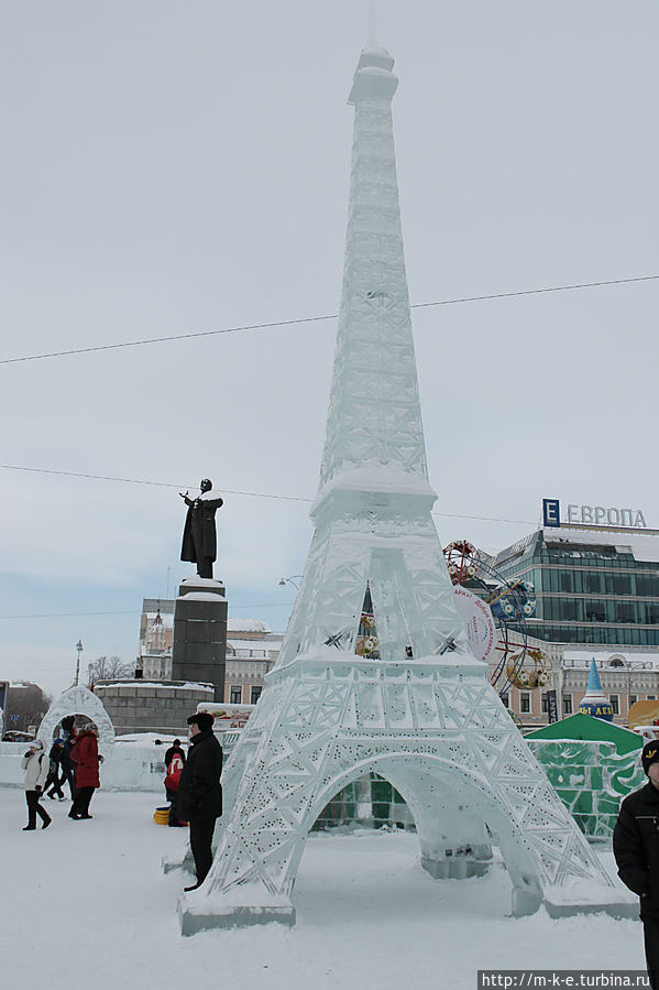 Новогодняя елка на площади 1905 года Екатеринбург, Россия