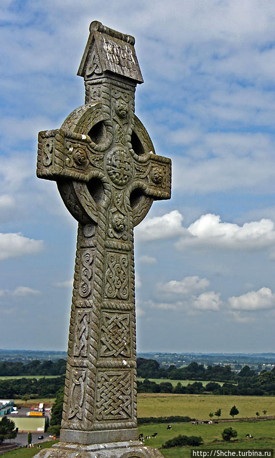 Кельтские кресты в замке Rock of Cashel
