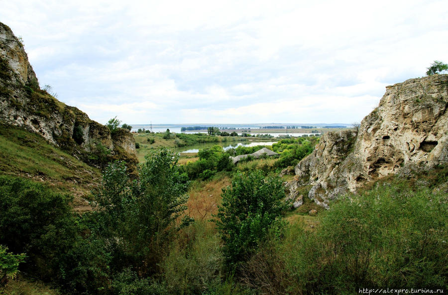 Вид из ущелье Дуруитотоаря, Рышканский р-он на Костештское водохранилище на реке Прут Молдова