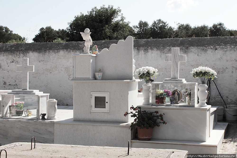 Греческие кладбища: лишь временный приют, а не вечный покой Остров Крит, Греция